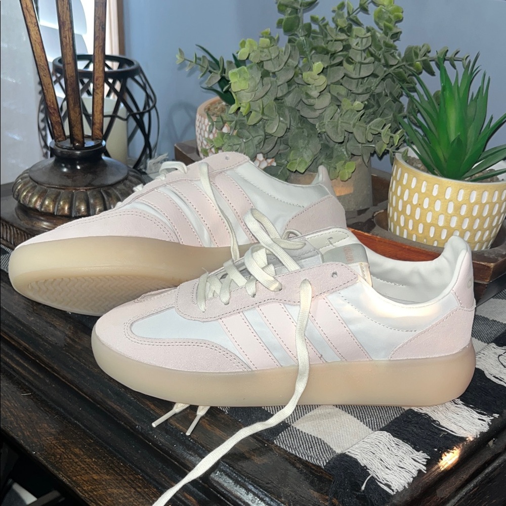 NEW WITHOUT TAGS Adidas Barreda Decode Sneaker Women's  Adidas Women's PinkWhite